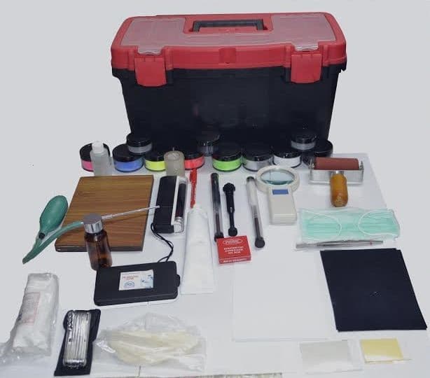 INVESTIGATION / CRIME SCENE KIT IN A CARRYING CASE